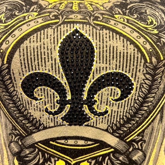 FLEUR- DE-LIS YELLOW EMBELLISHED TEE by LOVE to LOVE. SIZE MEDIUM - Picture 3 of 14